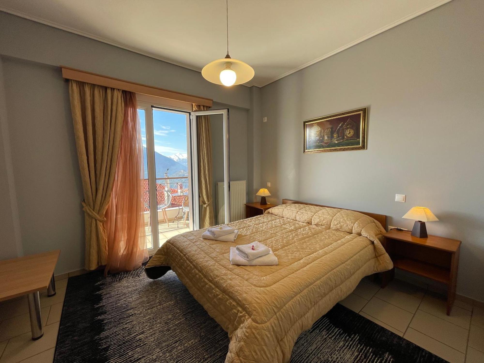 Xenonas Drimos Aparthotel Karpenisi Bagian luar foto