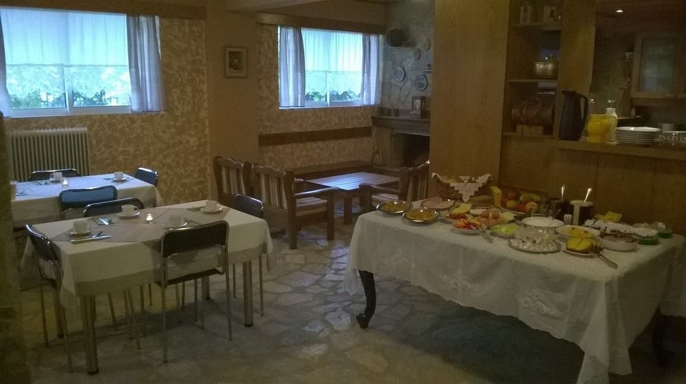 Xenonas Drimos Aparthotel Karpenisi Bagian luar foto